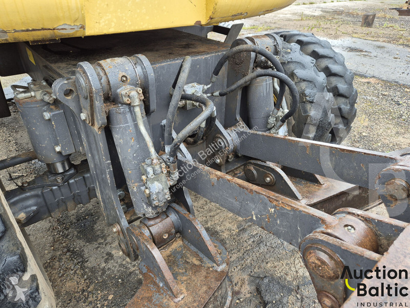 Pelle New Holland 36