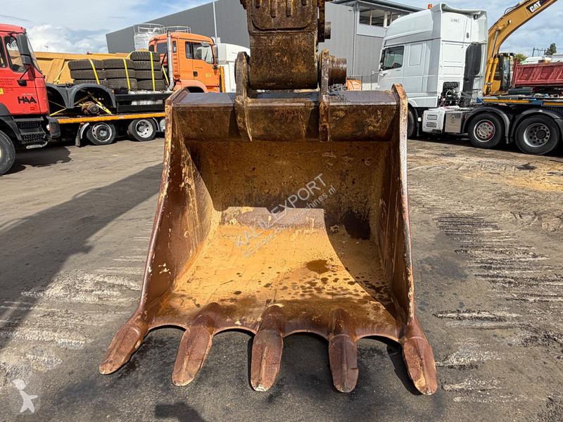 Komatsu PC800 LC8 80 Ton - Rock Bucket - CE -...