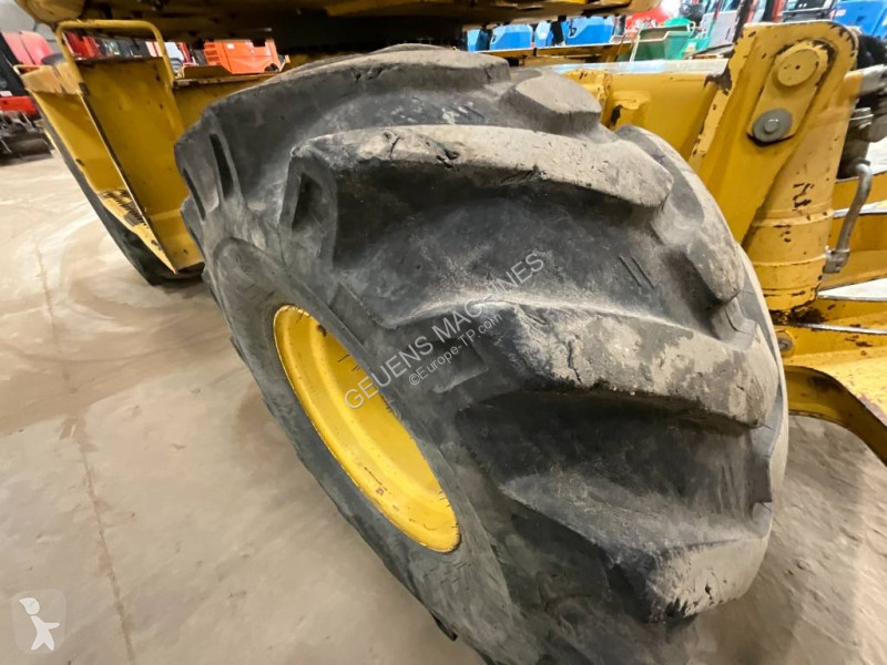 Экскаватор Komatsu MR8