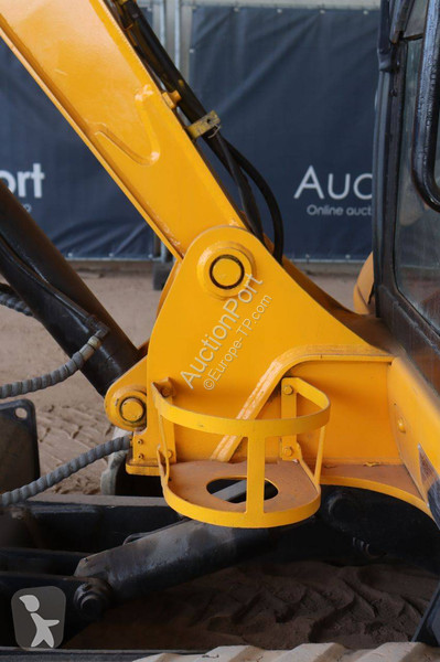 جرافة JCB 8056