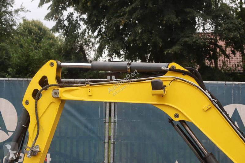 جرافة Neuson EZ26