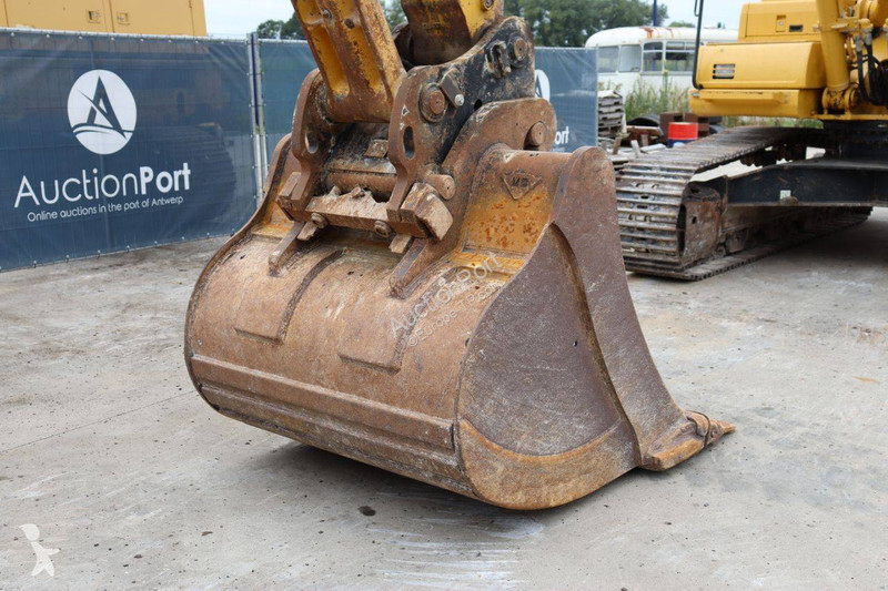 Excavadora Komatsu LC-11