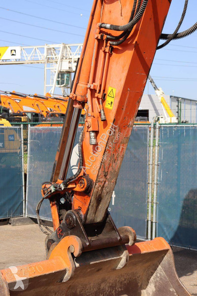 جرافة Hitachi ZX140W-6