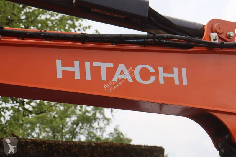 جرافة Hitachi ZX55U6