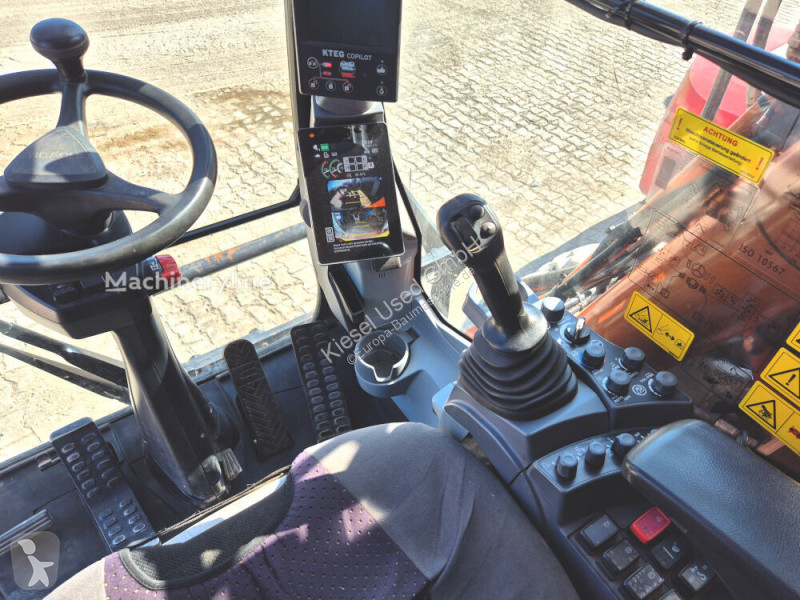 جرافة Hitachi ZX220W-7