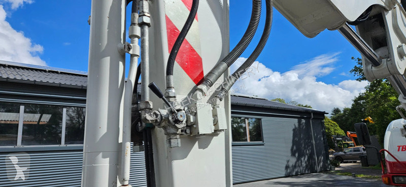 جرافة Takeuchi TB 295W