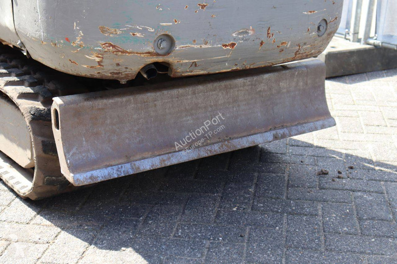 جرافة Volvo EC15D