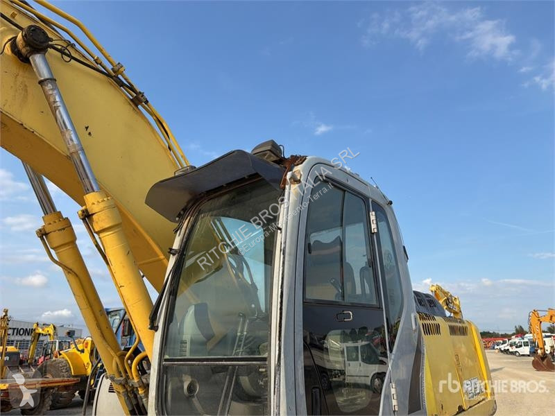 Skovel New Holland Kobelco E215B Tracked Excavator