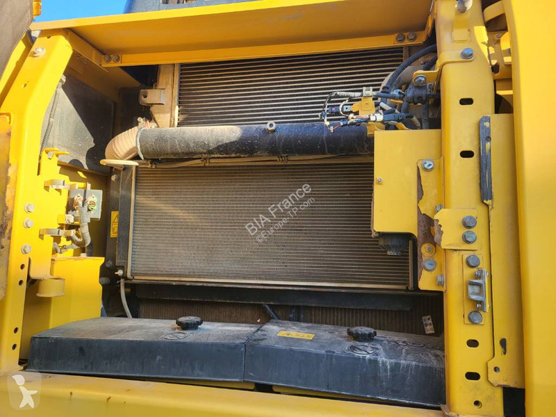 Багер Komatsu HB365LC-3
