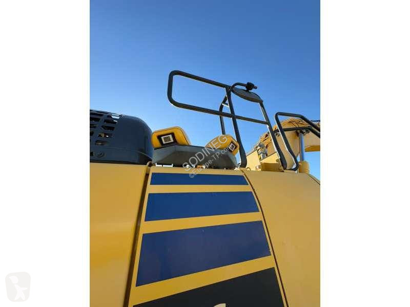 Escavadora Komatsu 11