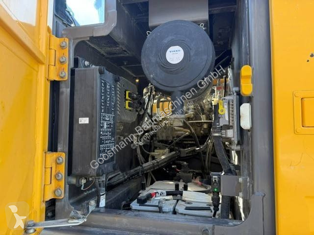 Багер Volvo EC 220 E