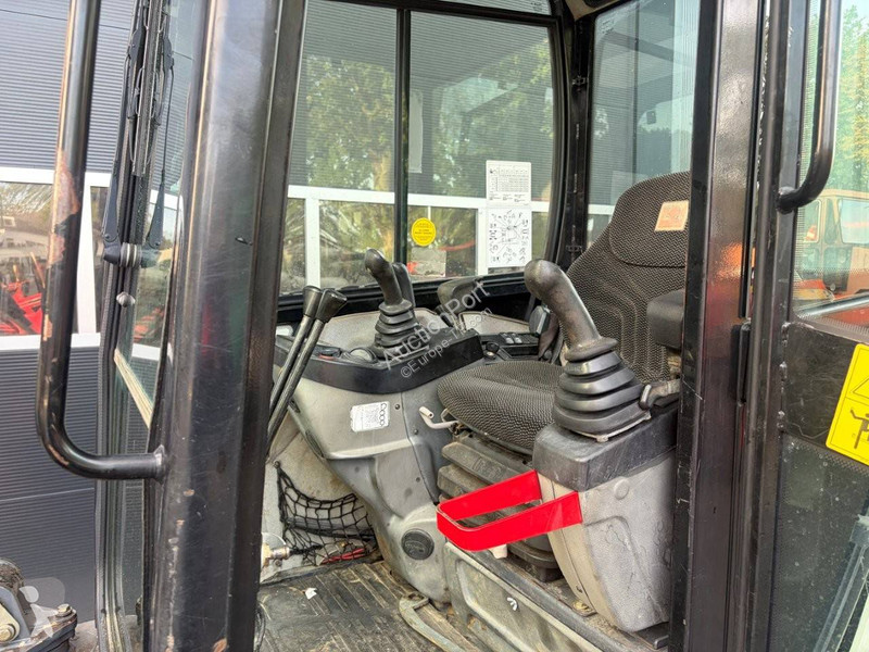 Pelle Terex T035