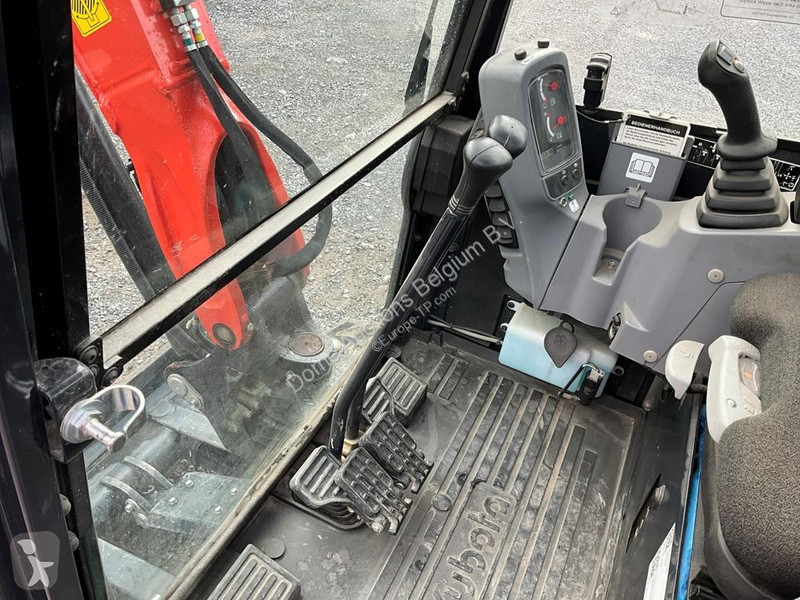 Багер Kubota HI