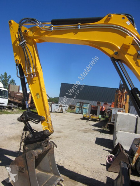 جرافة JCB