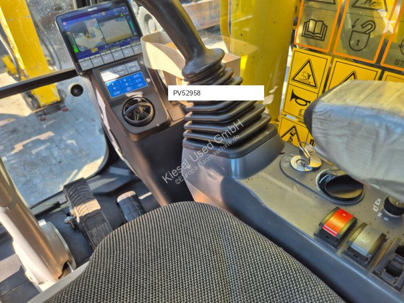 Escavadora Komatsu 11