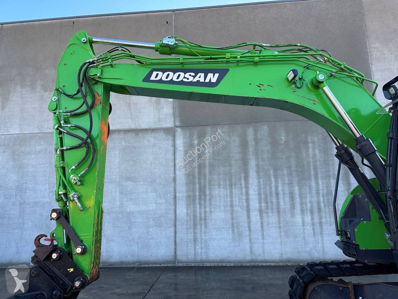 Escavadora Doosan 7