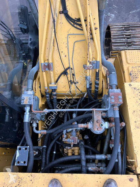 Escavatore Caterpillar L - 323 DL -