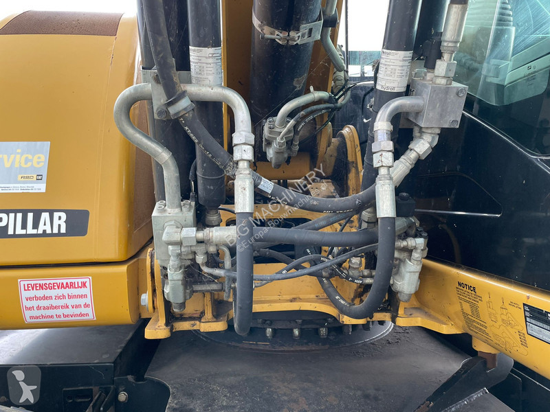 Excavator Caterpillar D - CE