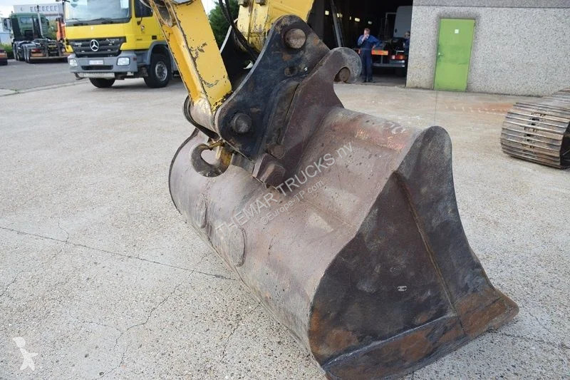Escavatore New Holland Kobelco E235B SR-LCT