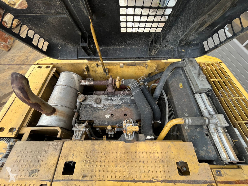 Excavator Caterpillar - bucket with teeth