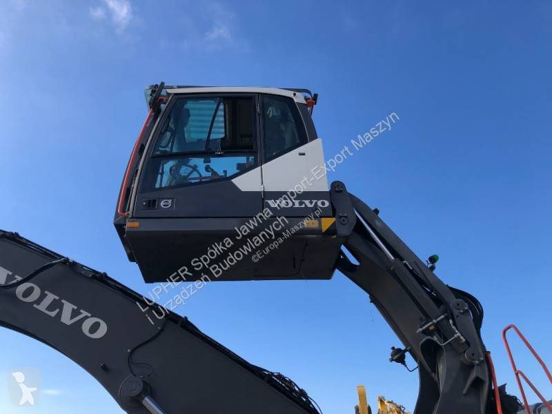 Escavadora Volvo EW240EMH