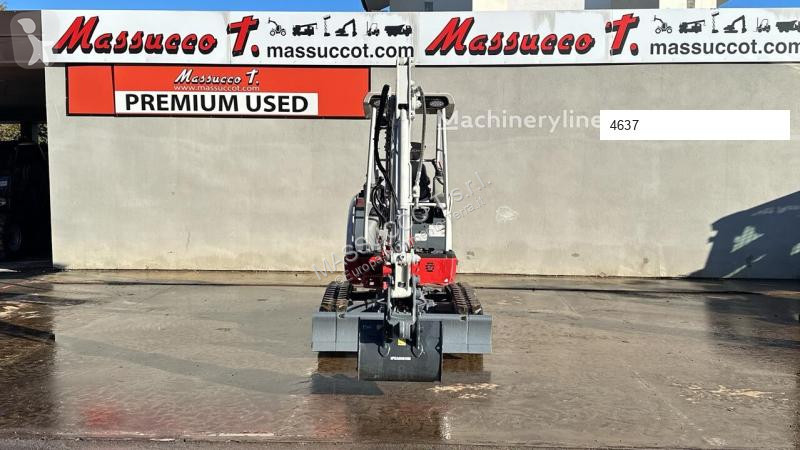 Escavatore Takeuchi TB225