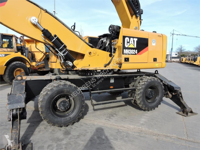 Lopatový nakládač Caterpillar MH3024
