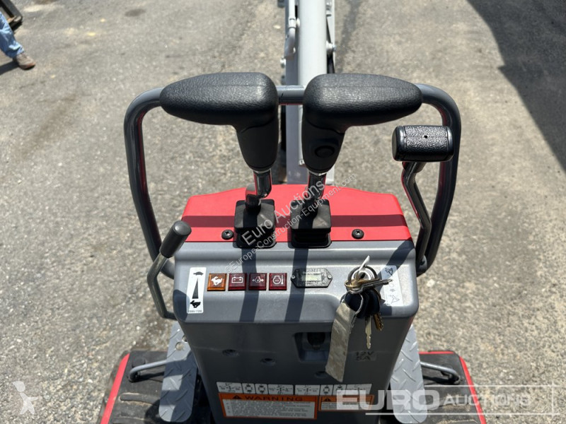 Escavadora Takeuchi TB210R