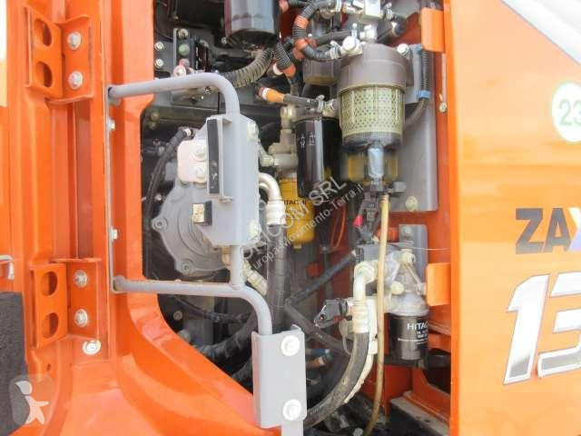 Excavadora Hitachi ZX135 US-7