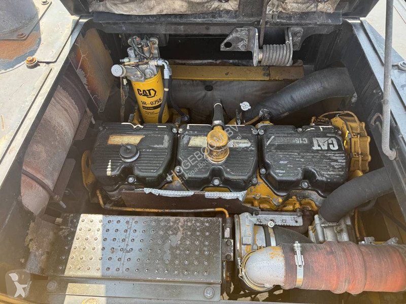 Escavatore Caterpillar L