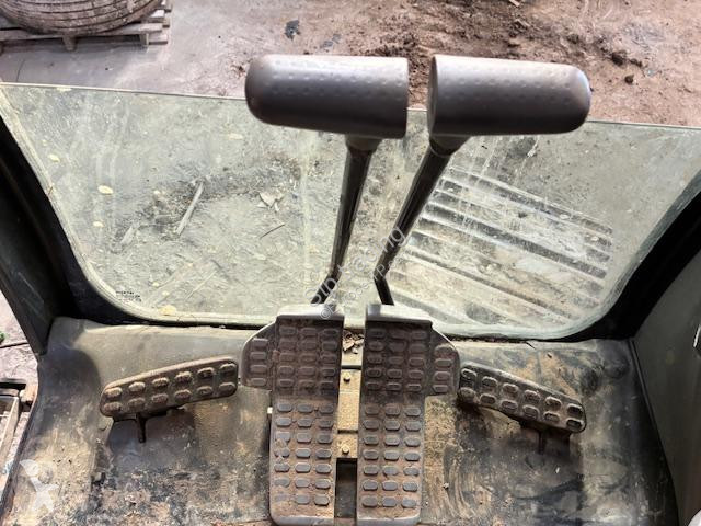 جرافة Hitachi 225USLC-5B