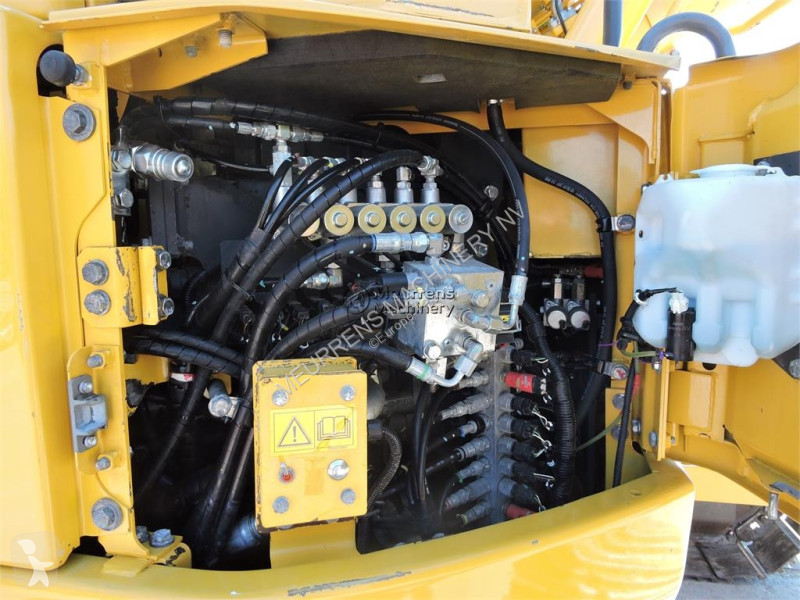 جرافة Komatsu PC228