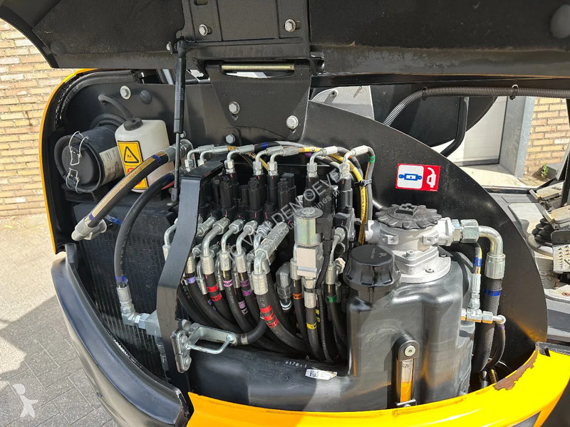 Excavator JCB 6