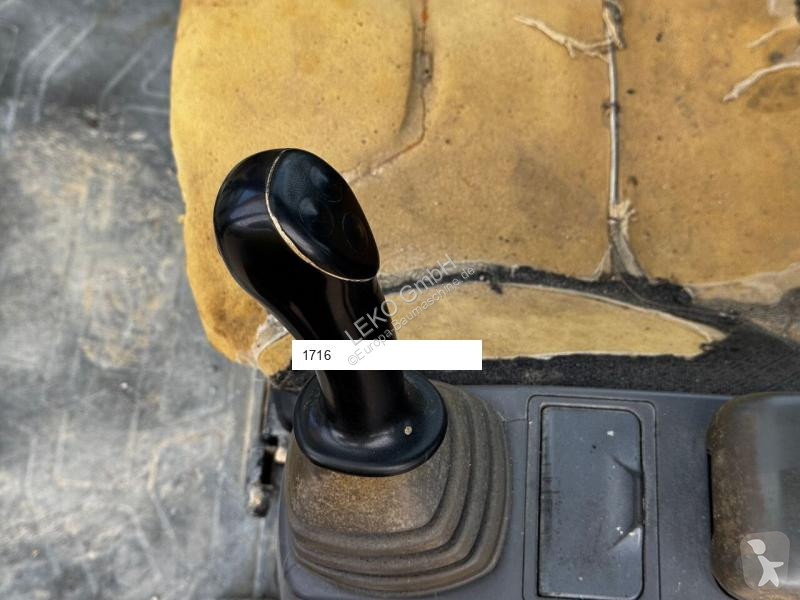 Escavatore Caterpillar C Mit Zwei Löffeln