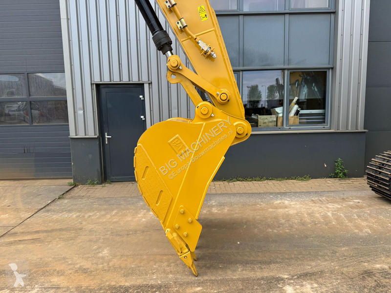 Excavadora Caterpillar 3