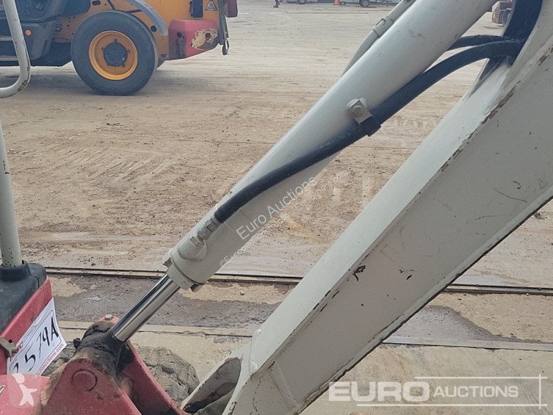 جرافة Takeuchi TB216