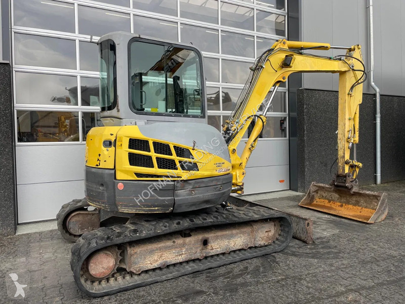 Excavator New Holland 2