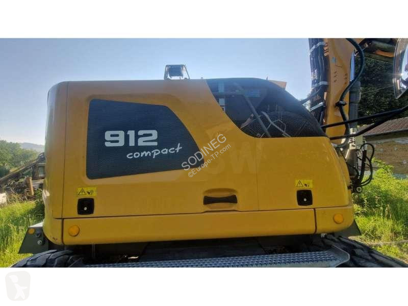 Lopatový nakládač Liebherr A COMPACT