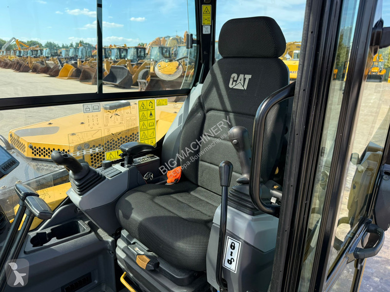 Excavator Caterpillar R