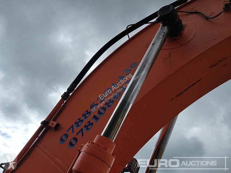 Escavadora Hitachi ZX210LC-3