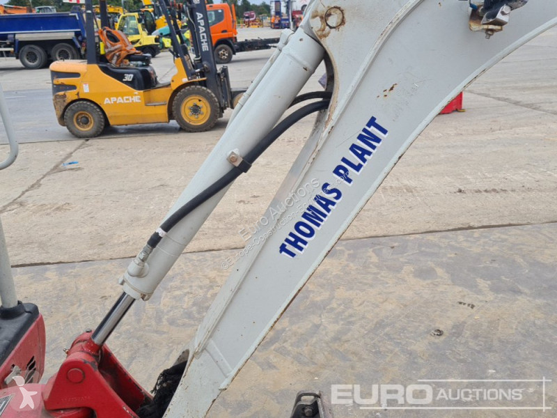 Escavadora Takeuchi TB216