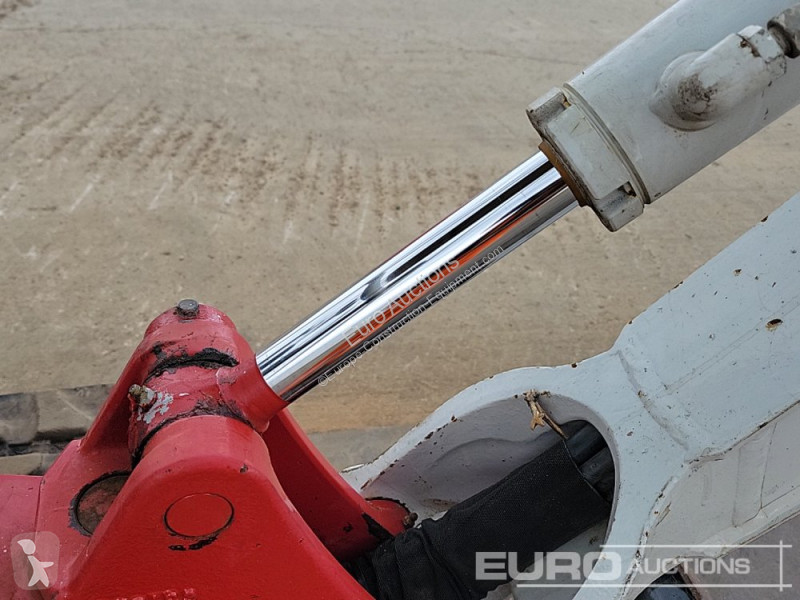 Escavadora Takeuchi TB216