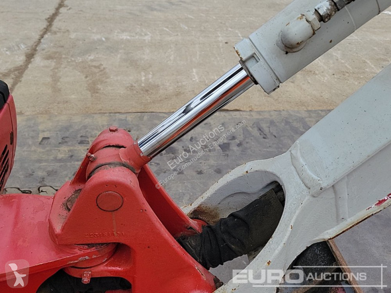 Escavadora Takeuchi TB216