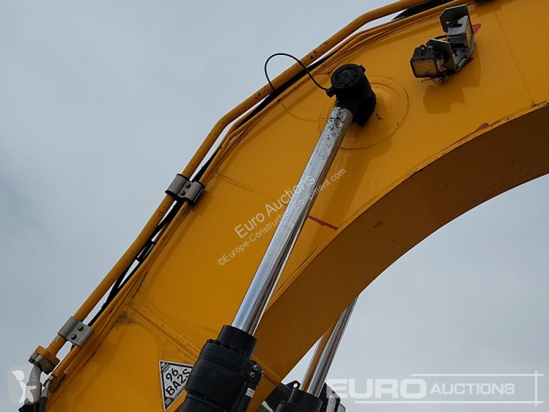جرافة JCB 220XLC