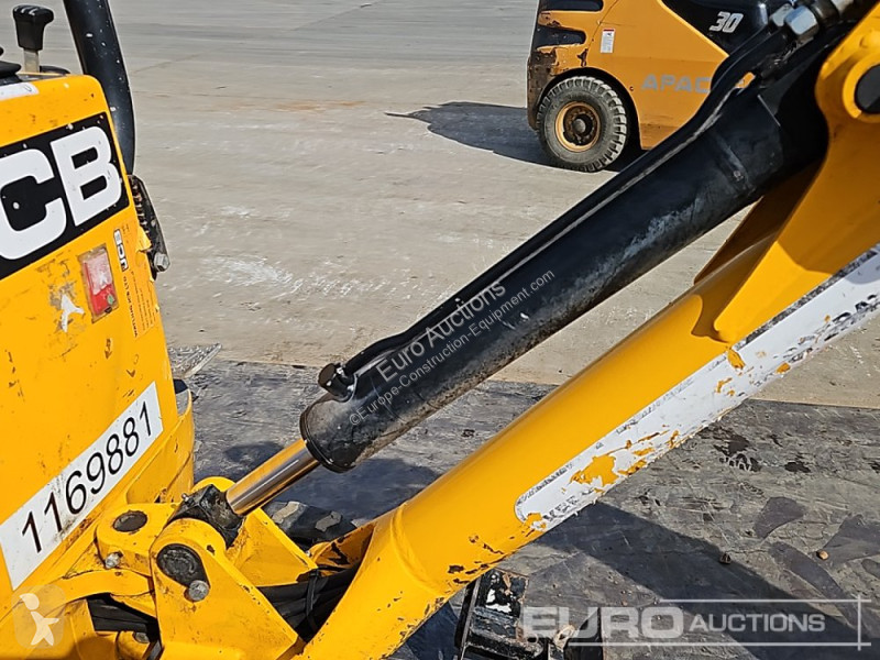 Lopatový nakládač JCB