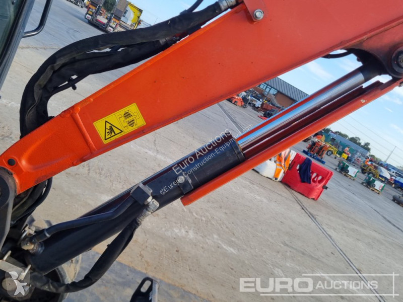 Lopatový nakládač Kubota KX037-4