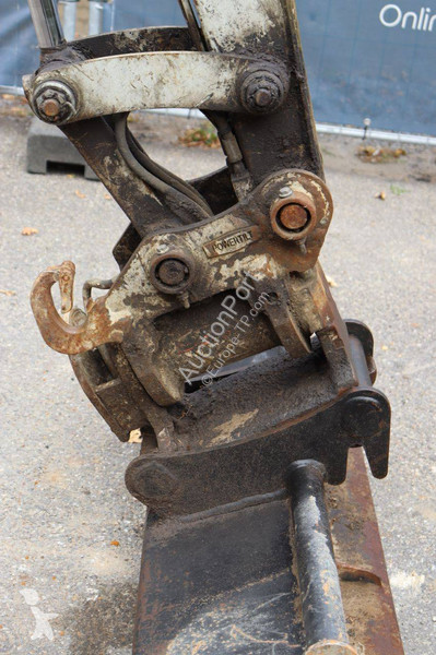 جرافة Takeuchi 0