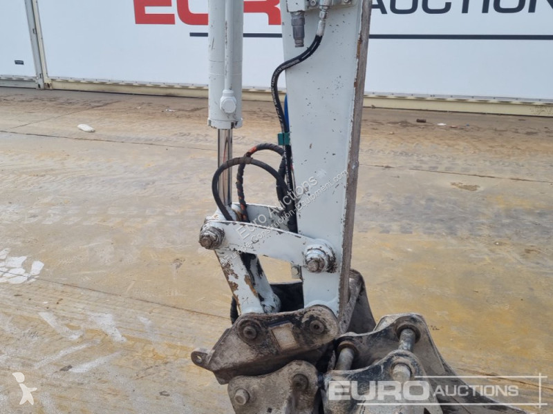 Escavadora Takeuchi TB240