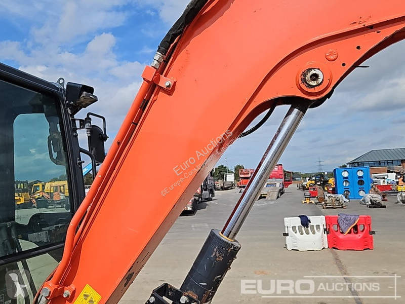 Lopatový nakládač Kubota U48-4