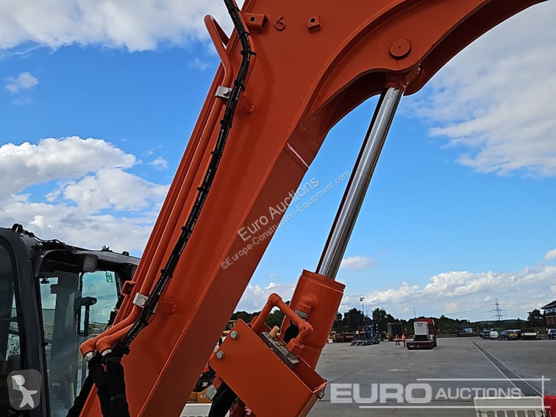 Escavatore Hitachi B-6